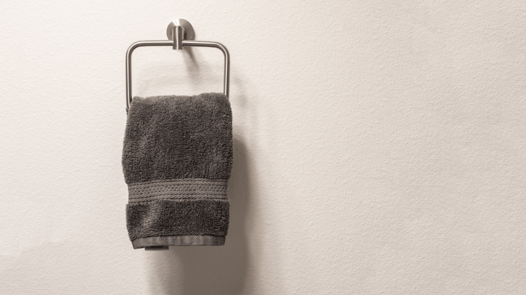 What Color Towels for Grey Bathroom?
 In this article, we’ll delve into the world of bathroom decor and answer, “What colour towels should you choose for a grey bathroom?”.
